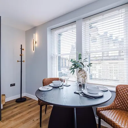 House 4 - Cheltenham Parade Loft *
