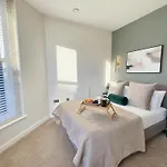House 4 - Cheltenham Parade Loft 아파트 *