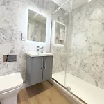 House 4 - Cheltenham Parade Loft * 해러게이트