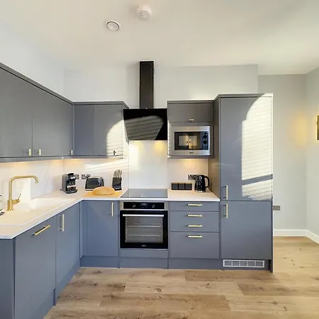 House 4 - Cheltenham Parade Loft