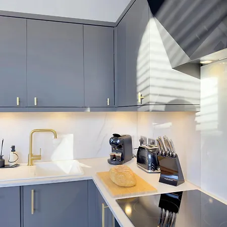 House 4 - Cheltenham Parade Loft Apartment *