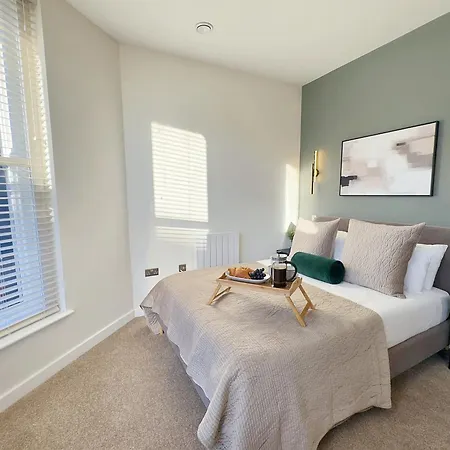 House 4 - Cheltenham Parade Loft Apartment *