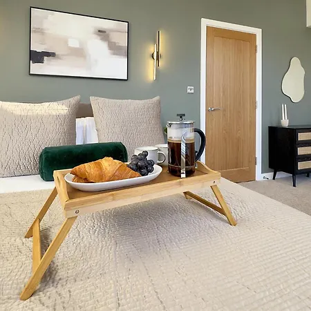 House 4 - Cheltenham Parade Loft *